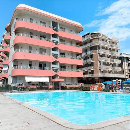 Apollo Fronte Mare Apartman Lido di Jesolo Kültér fotó