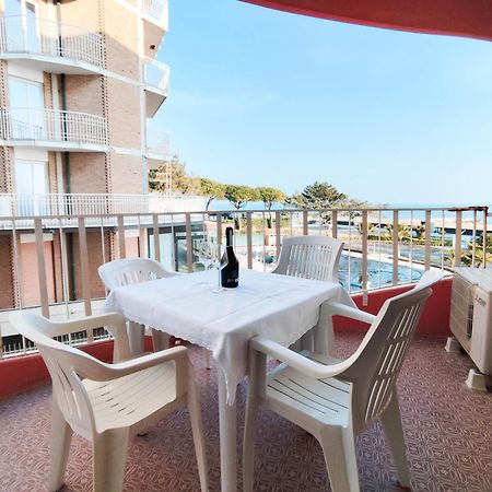 Apollo Fronte Mare Apartman Lido di Jesolo Kültér fotó