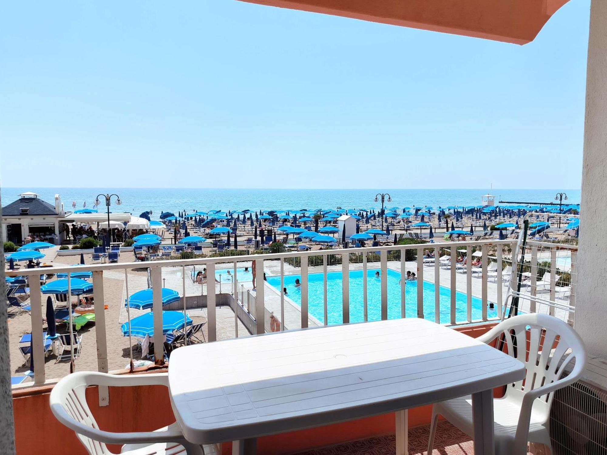 Apollo Fronte Mare Apartman Lido di Jesolo Kültér fotó